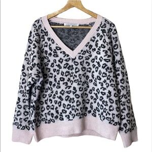 Cupcakes & Cashmere Leopard Print V-Neck Sweater Size Large